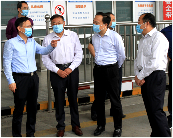 省交通運(yùn)輸廳黨組書(shū)記、廳長(zhǎng)章義來(lái)到集團(tuán)公司阜陽(yáng)長(zhǎng)途汽車(chē)中心站檢查安全生產(chǎn)工作